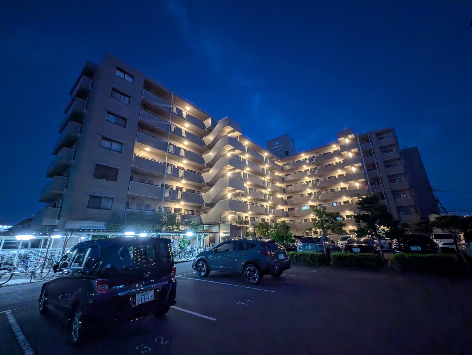 サーパス上中野 外観（夜北側）