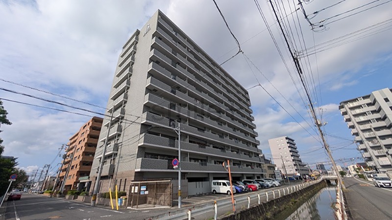 ビ・ウェル野田公園 野田公園の豊かな緑に寄り添うように建つ『ビ・ウェル野田公園』。和建設が手掛ける、自然と調和した上質なレジデンスです。