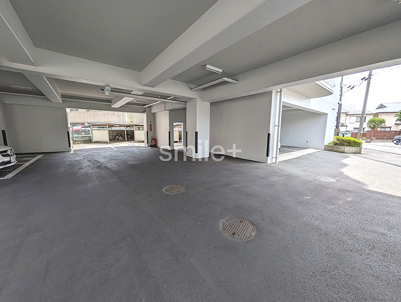 アバンテ岡山１番館 共用部写真（駐車場）