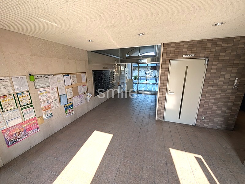 ライオンズマンション上中野 共用部写真（エントランス）