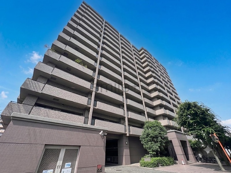 「利便性の高い北区東古松エリアに建つ『サーパス東古松第２』。穴吹工務店が手掛ける、確かな品質と管理体制で人気の分譲マンションです。」