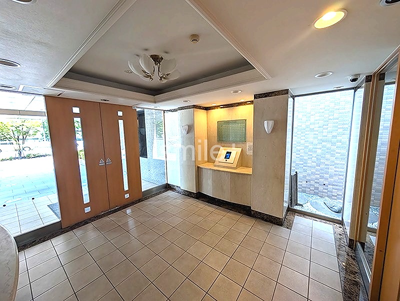 ロイヤルガーデン新屋敷 共用部写真（ロビー）