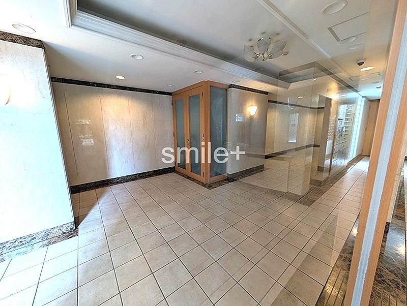 ロイヤルガーデン新屋敷 共用部写真（ロビー）