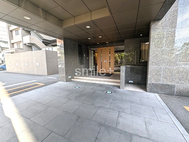 ロイヤルガーデン新屋敷 共用部写真（エントランス）