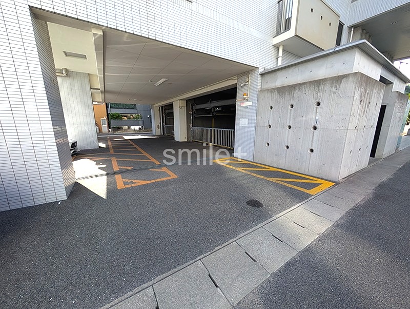 プログレス鹿田本町 共用部写真（駐車場）