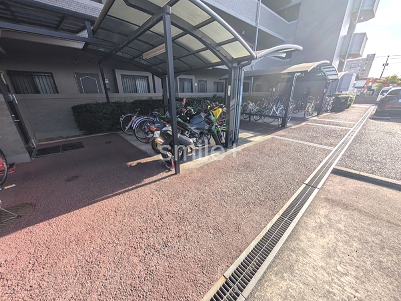 ダイヤパレスパークサイド今 共用部写真（駐車場）