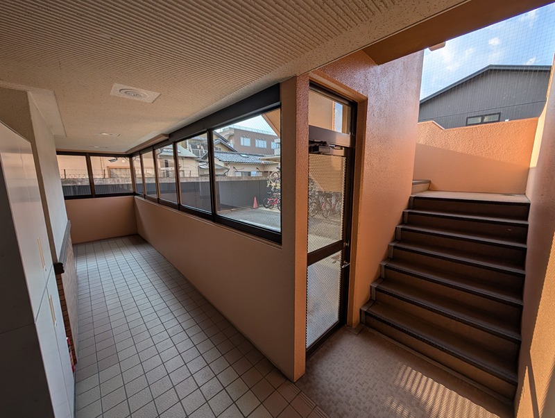 アマネセール東古松 共用部写真（エントランス）
