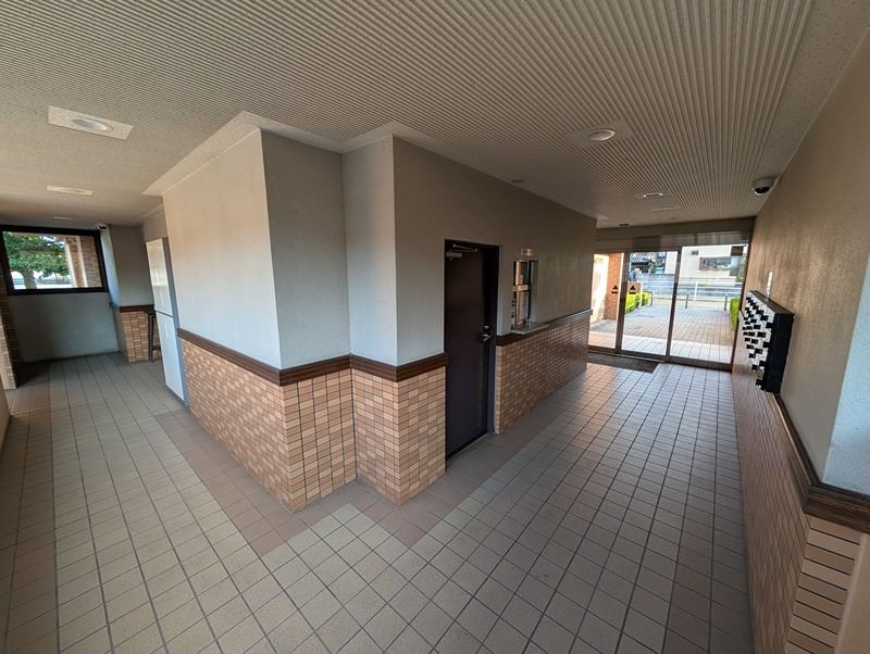 アマネセール東古松 共用部写真（エントランス）