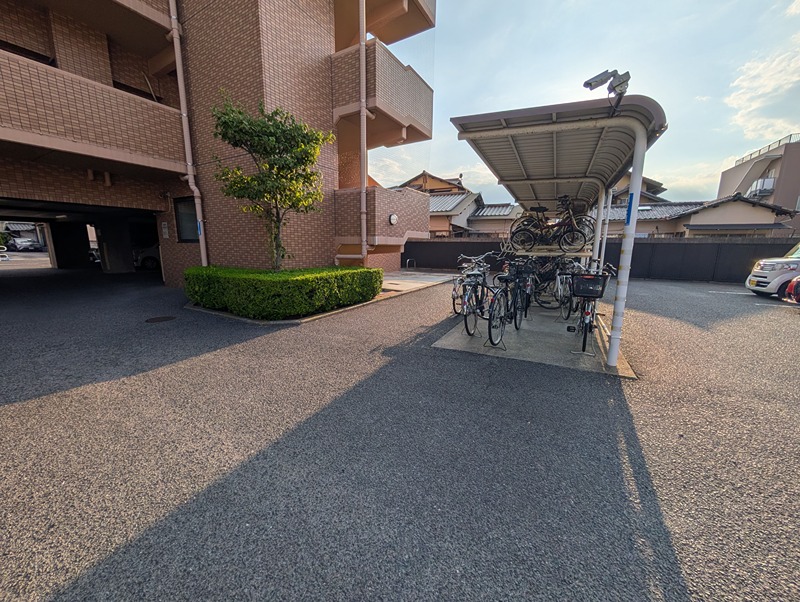 アマネセール東古松 共用部写真（エントランス）