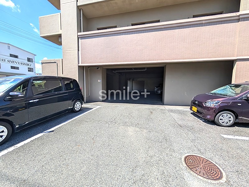 アルファステイツ新屋敷公園 共用部写真（駐車場）