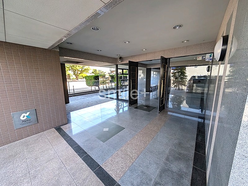 アルファステイツ新屋敷公園 共用部写真（エントランス）