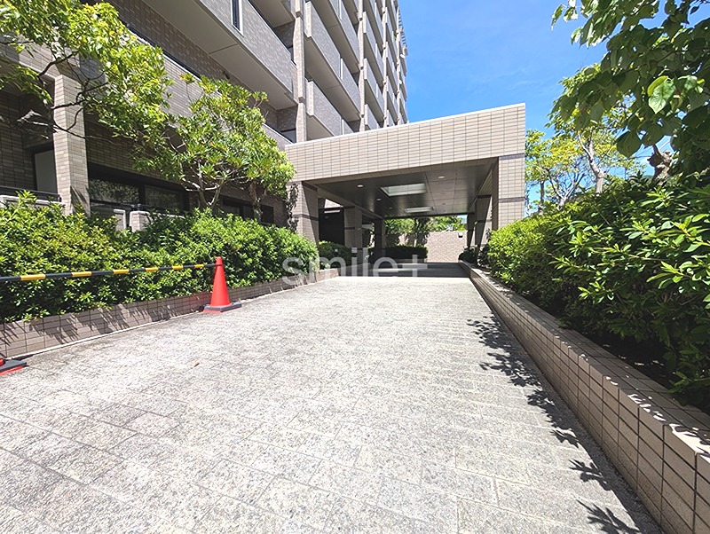 サーパス津高台通り一番館 共用部写真（エントランス）