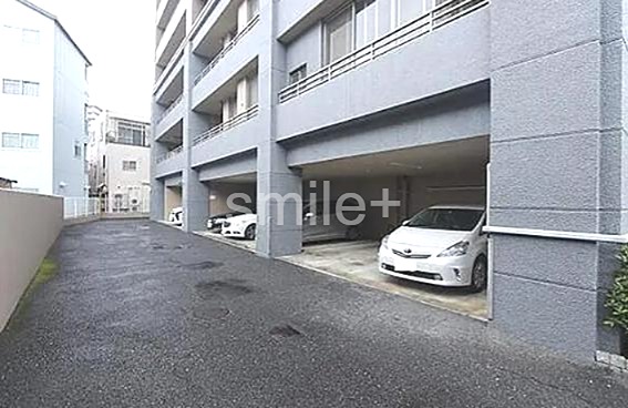 フォレスタビュータワー鹿田壱番館 共用部写真（駐車場）