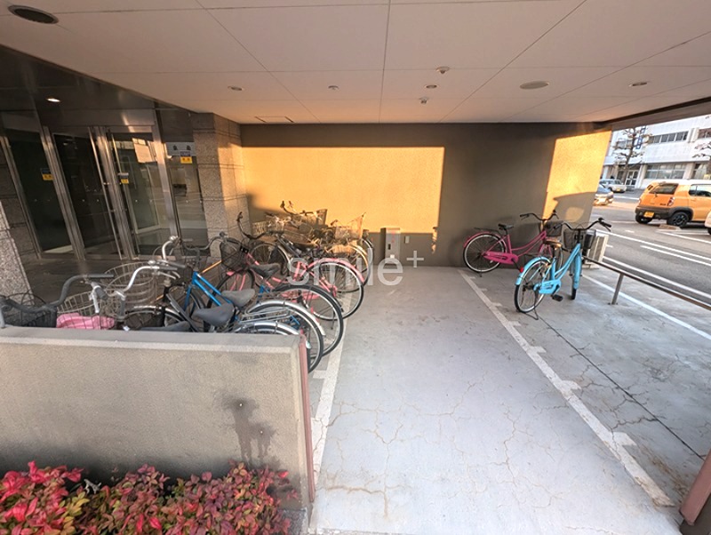 リビンコートスタイル問屋町 共用部写真（駐車場）