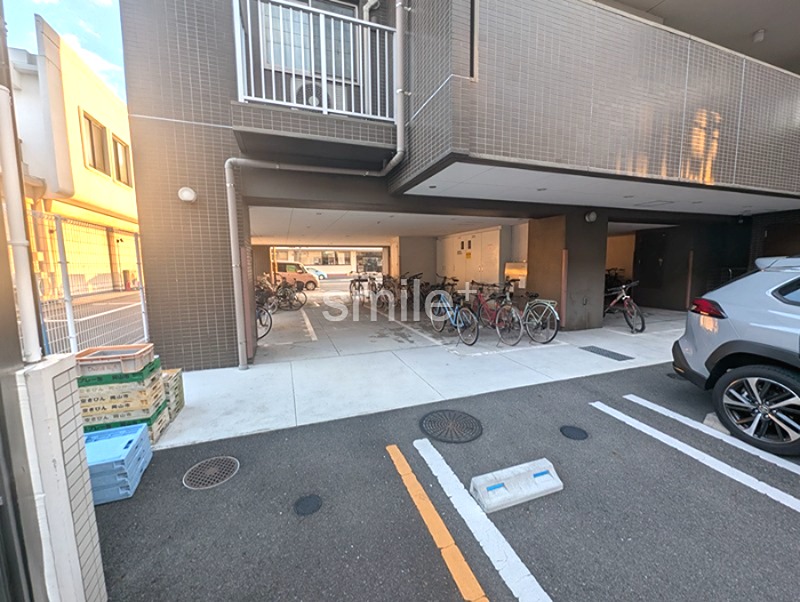 リビンコートスタイル問屋町 共用部写真（駐車場）