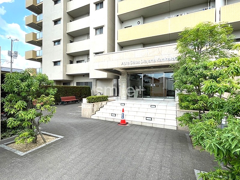 アルファステイツ岡山上中野 共用部写真（エントランス）