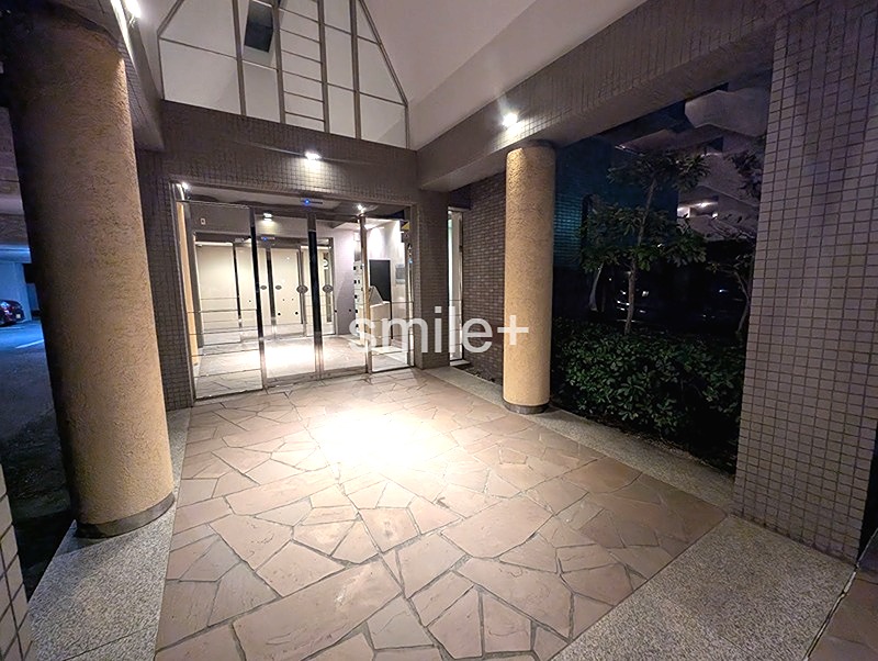 サーパス平田東公園 共用部写真（エントランス）